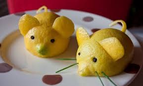Sculpture Sur Fruit Et Sur Legume 93 Idees Et Instructions Food Carving Food Garnishes Food Sculpture