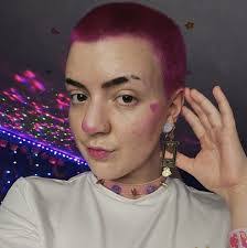 Kay Lee's Instagram, Twitter & Facebook