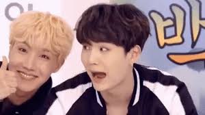 Comedians are not funny anymore ever since i discovered bts! Bts Suga Gif Bts Suga Jhope Discover Share Gifs
