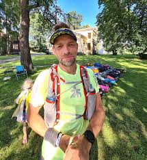 Etter at kona camilla døde i april 2019, brukte simen løpingen til å bearbeide sorg og for å finne sin indre ro. 53 Av 64 Lopere Fullforte Oslofjorden Rundt Simen Holvik Og Mari Mauland Vant 100 Miles Kondis Norsk Organisasjon For Kondisjonsidrett