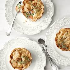 1991) robert bobby reynolds (m. Trisha Yearwood Gwendolyn Dinnerware Collection Williams Sonoma