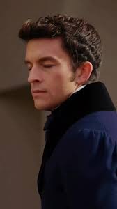 Não supero essa cena do Anthony Bridgerton obcecado pelo perfume de lírios  de sua amada Kate Sharma ❤️ #bridgerton #anthonybridgerton #katesharma  #sason #fyyyyyyyyyyyyyyyy #cenaromantica #romancebooks ...