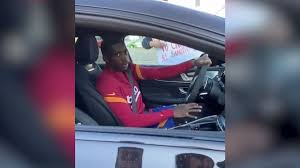 Find out everything about ousmane dembélé. Luego Los Fans Querran Que Las Estrellas Paren Sus Coches El Incidente De Dembele Con Un Joven As Com