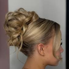 Any Hairstylists that can do 7am Sat 1st November? Just wanting the below  TIA