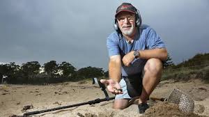 Ttlife underwater metal detector with vibration moreover, this underwater metal detector has a waterproof housing that can withstand wet, humid, and although some underwater metal detectors advertise themselves as the best for gold hunting. Metal Detectors Life S A Beach With The Possibility Of Treasure The Canberra Times Canberra Act