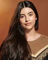 Linda Romo's Instagram, Twitter & Facebook