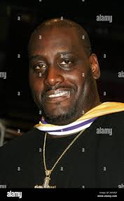 New York Knicks Anthony Mason, left, sticks his tongue out at Chicago Bulls  Will Perdue, right, as Bulls Horace Grant (54) acts as peacemaker during  the fourth quarter of a 100-86 Knicks