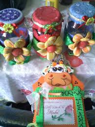 Como Hacer Regalos Para El Dia De La Madre Con Reciclaje Envases Reciclados Decorados Para El Dia De Las Madres Diy Website Design Background Diy Gift Wrapping