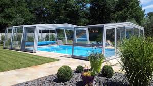 Malgré un gabarit imposant (largeur maxi 8 mètres), l'abri s'ouvre et se ferme aisément. áˆ Abri Piscine Bas Coulissant Ou Moteur Abri Piscine Azenco Devis Sans Engagement Adg Site