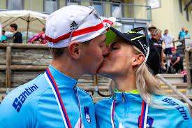 Op de fiets is hij op weg naar de wereldtop en op privévlak is er zijn relatie met de twee jaar oudere urska zigart. Urska Zigart Je Zaradi Svojega Tadeja Pogacarja Nervozna Siol Net