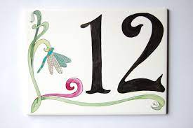 hausnummer namensschild libelle handbemalt hausnummern schilder namensschilder