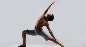 Si on connait le caractère relaxant du yoga, c'est aussi une excellente activité pour compléter sa routine sportive et affiner la silhouette. Les Effets Du Yoga Sur La Silhouette Namaste