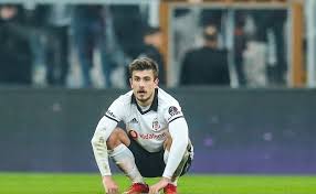 Adı fenerbahçe i̇spanyol ve i̇talyan kulüpleri ile anılan milli futbolcunun hala. Fenerbahce De Dorukhan Aciklamasi Biz Ayartmayiz
