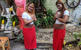 Jan 24, 2018 · saying 'hello' in thai in thailand, men say hello with the following phonetic phrase: 11 Basic Thai Greetings Words Phrases Toast To Thailand