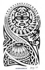 Su característica principal es que combina elementos geométricos en un estilo muy limpio y con líneas claras, creando contraste entre las zonas con y sin tinta y entre los. Polynesian Tribal Face Flash Google Search Polynesian Tattoo Designs Maori Tattoo Designs Maori Tattoo
