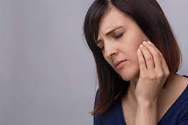 This disorder can also cause the jaw to make a clicking sound when opening the mouth or chewing. Why Do I Only Have Jaw Pain On One Side Of My Face