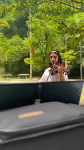 #CulturaTM l Valeria lleva 8 años en la Red de Músicas de Medellín, toca el  violín y dice que aunque su instrumento suena dulce y tierno, cuando es  frotado por sus manos, toma fuerza y magia 🎻🪄. ...