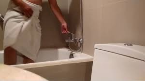 Gambar bugil di kamar mandi bergerak foto foto seks. Bermesraan D Kamar Mandi Hotel Aston Youtube