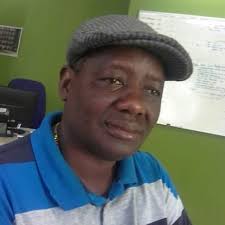 I travelled from Koforidua to Kumasi just to take this shot with my all  time favourite Sports presenter. Tell me his name if you know him👇👇👇  #EasternFriday