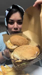 Pedros BBQ Burger is just 🤌🏻 #foodie #tastetester #aakifaheats