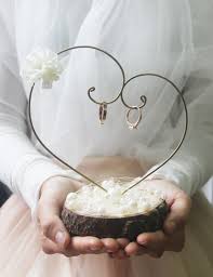 Regardless of buying an off the rack item or a diy ring, the prices for a ring are. Ring Hanger Yada Vn New Way To Bear The Rings Ring Holder Wedding Elegant Wedding Centerpiece Wedding Centerpieces