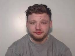 Man attacked two workmen with a broken bottle... he came back later with a  machete