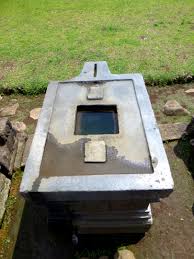 Candi ini biasanya kecil dan hanya bangunan tunggal yang tidak berkelompok. Candi Pringapus