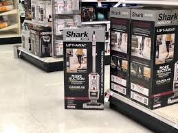 A good vacuum cleaner can make your cleaning chores less of a hassle. Bagged Vs Bagless Vacuum Cleaners Which Is Better