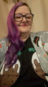 Finally found my dream soap dish! It's a little flirty, but I got the  duller rectangle shape instead of the overstimulating oval. I'm truly  adulting now. One banana long. F size 6