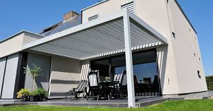Pergola bioclimatique entre 2 murs. Choisir Entre Une Pergola En Alu Adossee Ou Autoportee Komilfo