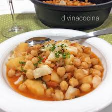 Adéntrate en gurmé y descubre cómo hacer esta receta de garbanzos con bacalao de una manera económica, rápida y fácil que te presentamos. Garbanzos Con Bacalao Receta De Divina Cocina