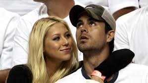 Este partido se creó en septiembre de 2007 con el nombre de unión progreso y democracia, y fernando savater, junto con rosa díez, albert boadella y mario vargas llosa, fue uno de los que intervinieron en su presentación. Enrique Iglesias Y Anna Kournikova Esperan Su Tercer Hijo