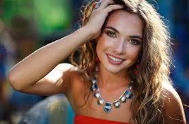 KFOR recognizes an outstanding scholar athlete regularly. Once again, News  4 has teamed up with Homeland to honor Elisa Boozer of Moore High School.