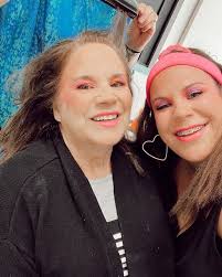 Beautiful picture of mom and her daughter.