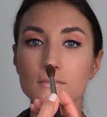 Denn aussehen ist geschmackssache und jede frau ist auf ihre art. Grosse Nase Kaschieren Kleiner Schmaler Schminken Profi Tipps