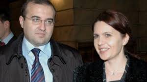 Limba modernă 1 manual pentru clasa a vi a. Fostii Consilieri PrezidenÅ£iali Adriana Si Claudiu SÄƒftoiu Au DivorÅ£at Antena 3