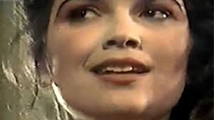 Reconhece? Há 36 anos, essa prestigiada jornalista da Globo começou como  atriz e gravou cena nua com Edson Celulari - Purepeople