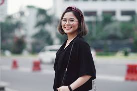This haircut goes well with. Short Hair For Round Face 20 Stylish Ideas For 2021 All Things Hair Ph