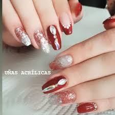 Si bien hay una variedad de colores para elegir en lo que respecta a las pinturas de uñas, pregúntele a cualquier mujer cuál es el mejor color para sus uñas o el que anhela tener más y te dirá que es el rojo. Unas Rojas 2022 Modaellas Com