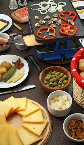La Raclette Au Menu Fromagerie Produits A Decouvrir Epicerie Iga In 2020 Raclette Dinner Party Raclette Recipes Recipes