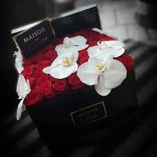 Roses Orchids Maison Des Fleurs If Someone Ever Sent Me Roses From Maison Des Fleurs I Would Probably Marry Arreglos Florales Floristeria Flores En Caja