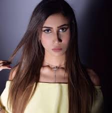 تداول رواد مواقع التواصل الاجتماعي، أنباء عن جريمة عنف جديدة ضد فتاة تبلغ من العمر 18 عاما تدعي اسراء عماد، متزوجة ولديها طفل، حيث قام زوجها بتشويه. Ø¨Ø¹Ø¯ Ù…Ø´Ø§Ø±ÙƒØªÙ‡Ø§ ÙÙ‰ Ù…Ø³Ù„Ø³Ù„Ø§Øª Ø®Ù„ÙŠØ¬ÙŠØ© Ø¥Ø³Ø±Ø§Ø¡ Ø¹Ù…Ø§Ø¯ Ø¨ØªÙ…Ù†Ù‰ Ø§Ù„ÙˆÙ‚ÙˆÙ Ø£Ù…Ø§Ù… Ù‡Ù†Ø¯ ØµØ¨Ø±Ù‰ Ø¹ÙŠÙ†
