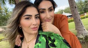 Carmen Oliphant's Instagram, Twitter & Facebook