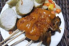 Panaskan sedikit minyak di penggorengan, kemudian tumis bawang putih dan cabai rawit (opsional) sampai layu. 3 Resep Sate Padang Spesial Asli Bumbu Minang Blog Chef Ruldo