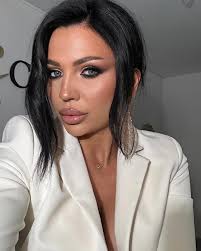 𝔻𝕒𝕟𝕚𝕖𝕝𝕒 ℂ𝕠𝕤𝕥𝕖𝕒 𝕞𝕒𝕜𝕖_𝕦𝕡 𝕒𝕣𝕥𝕚𝕤𝕥 (@daniela_costea23) •  Instagram photos and videos