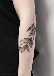 tatuagem de folhas no braço - Boa Dica de Beleza
