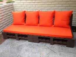 Make your patio a completely gorgeous and fun place with a seating arrangement. Diy Pallet Outdoor Couch With Cushion