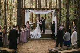 9 Rustic Wedding Venues In Charlotte Nc Charlotte Wedding Venues Wedding Venues North Carolina Outdoor Wedding Venues