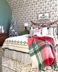 Seasonal dorm room decorations are always a fun creative. 25 Christmas Bedroom Decor Ideas For A Cozy Holiday Bedroom