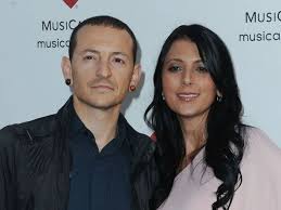 Galla miklós felesége / galla miklos megtanultuk megbecsulni a baratsagot andrassal. Felesege Szerint Kezeletlen Mentalis Problemai Okoztak Chester Bennington Halalat Langolo Gitarok